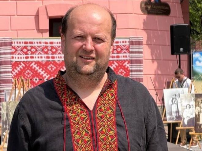 Бронюк показав доньку-випускницю на її останньому дзвонику у школі