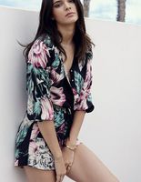Кендалл и Кайли Дженнер представили коллекцию одежды для Topshop