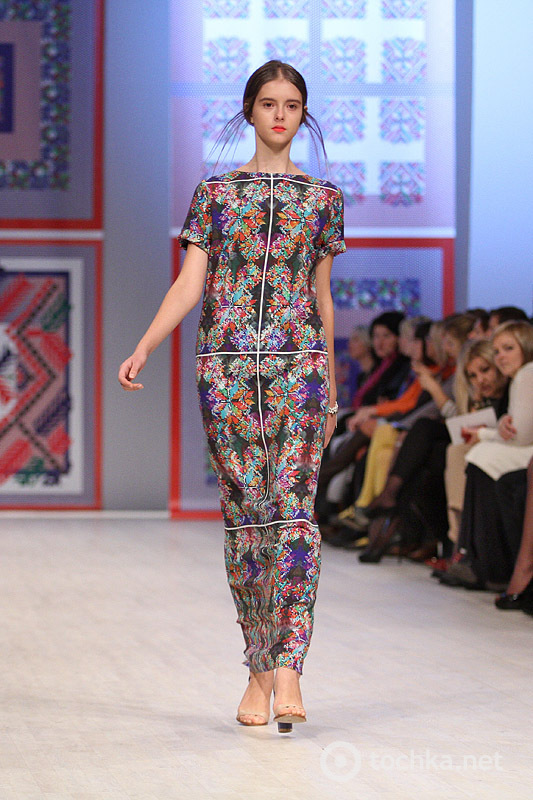 Показ POUSTOVIT 