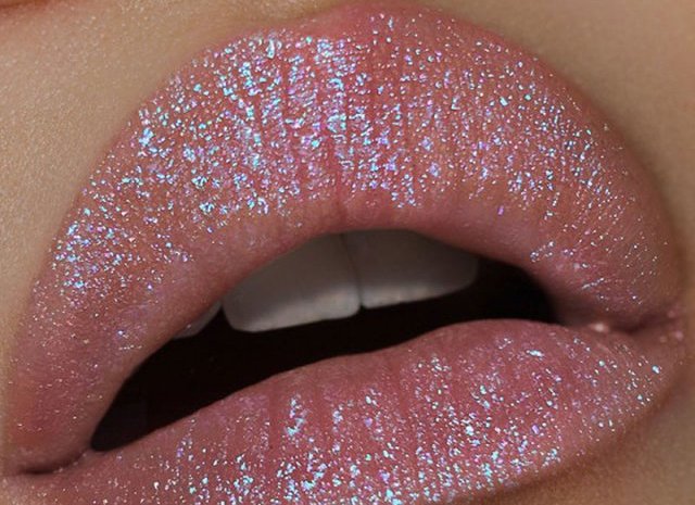 Бьюти-тренд 2017 – губы с бриллиантами