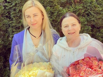 Тоня Матвієнко у день народження мами запостила рідкісні фото із сімейного архіву