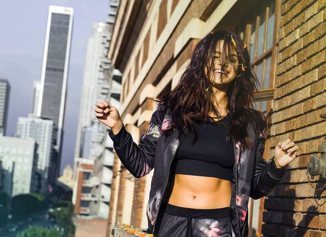 Готова до весни: Селена Гомез в рекламній кампанії adidas NEO