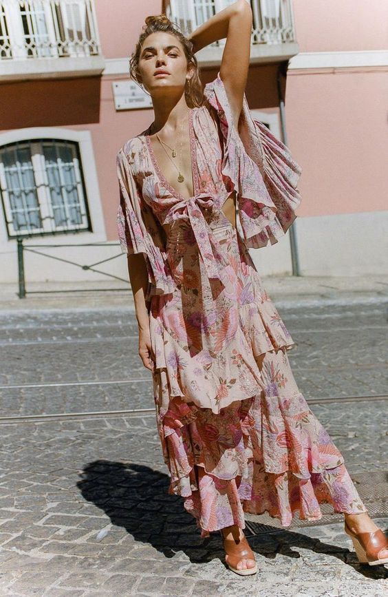 Платье с разрезами на талии — тренд сезона весна-лето