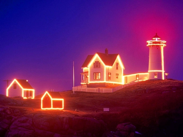 Cape Neddick Light: York Beach