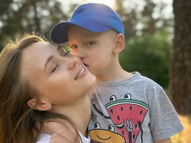 Анна Кошмал похвалилася відпочинком у Карпатах із 6-річним сином