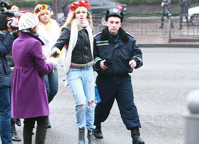 FEMEN протест