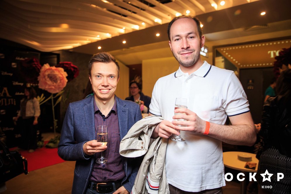 Аліса в Задзеркаллі прем'єра