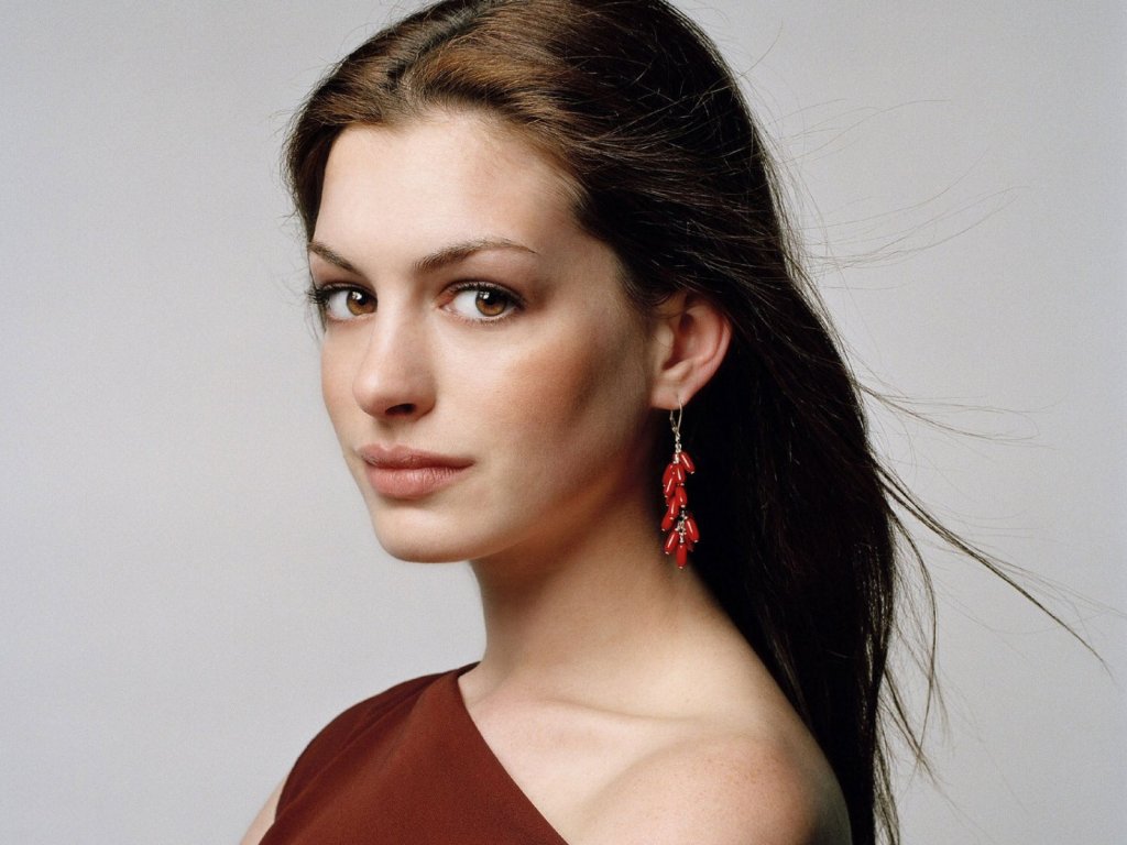 роли Энн Хэтэуэй