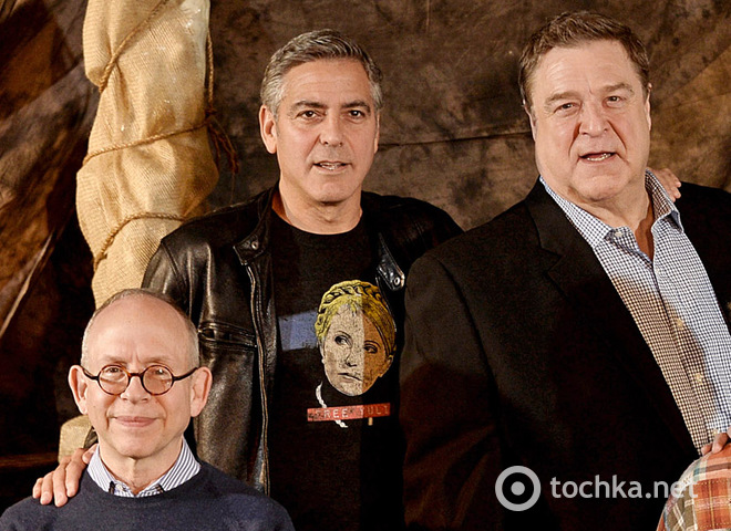 Джордж Клуни в футболке с портретом Тимошенко