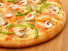 Вкусная пицца с морепродуктами