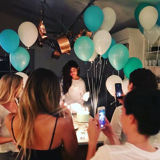 Селена Гомес устроила домашнюю вечеринку по случаю своего 25-летия