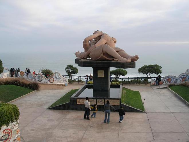 ТОП-10 "влюбленных" статуй в мире