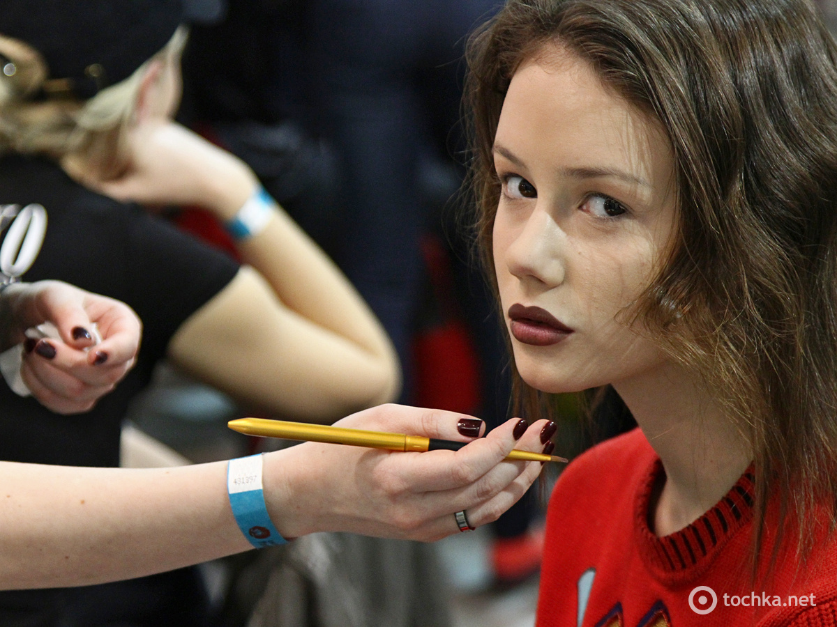 Бэкстейдж второго дня UFW: ANNETTE GORTZ