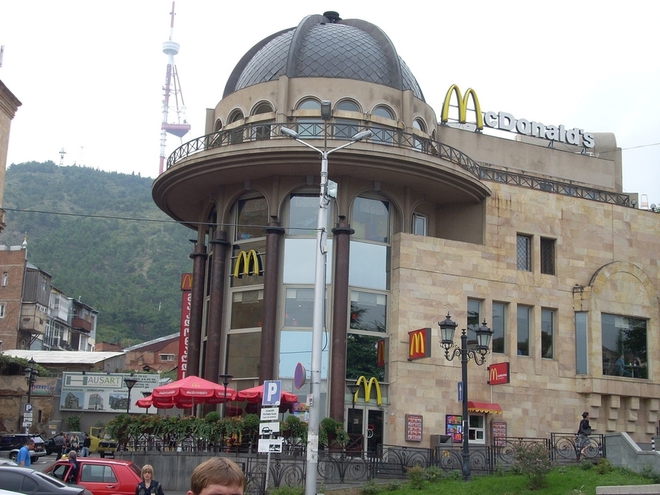 Незвичайні будівлі McDonald's по всьому світу