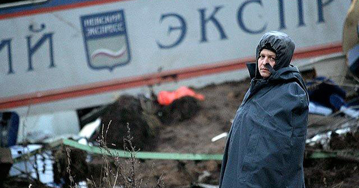 27 11 2009. 27 ноября 2009 года крушение «невского экспресса». 27 11 2009. Крушение «невского экспресса». Крушение невского экспресса 2009.