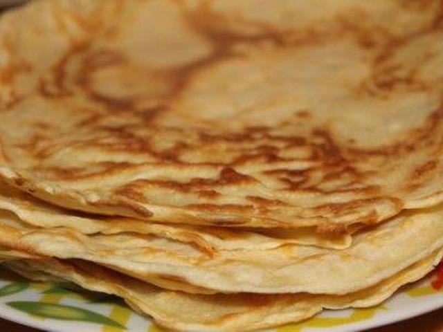 Блинчики с мясом, оливками и яйцом