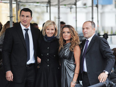 Могилевська, Лорак и Кароль разом боролися проти СНІДу!