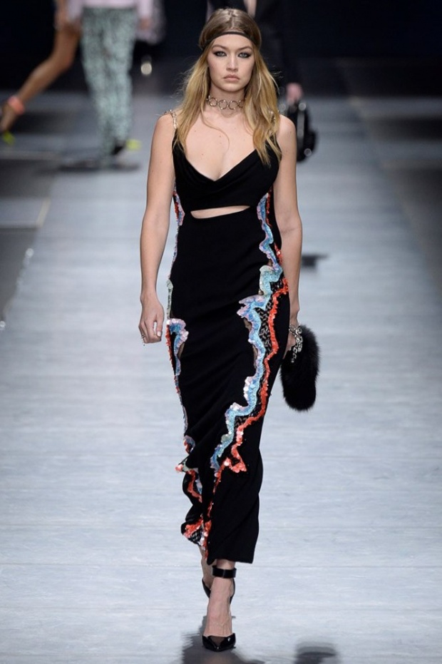 Вагітна Блейк Лайвлі в сексуальній сукні Versace