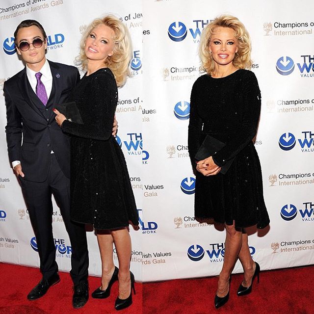 Памела Андерсон