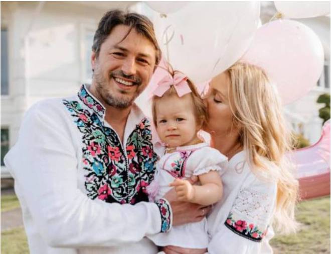 Сергей Притула с женой и дочерью