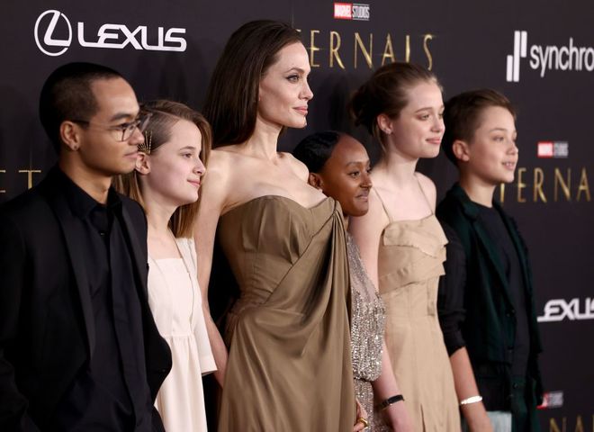 Анджелина Джоли с детьми