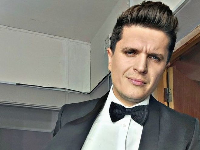 Анатолій Анатолич показав себе у 16-річному віці із сережкою у вусі