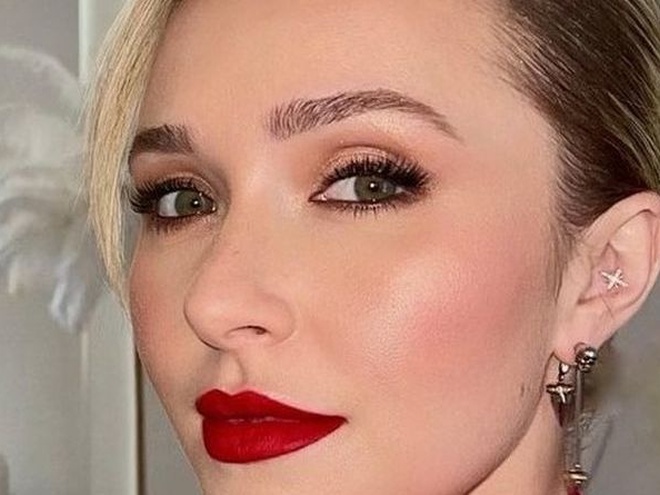 Колишня Кличка здивувала публіку новим кольором волосся