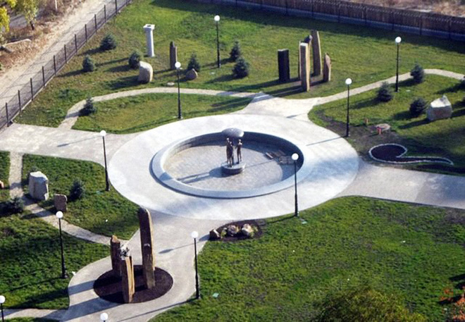Цікаві місця Києва: Сад каменів на Оболоні