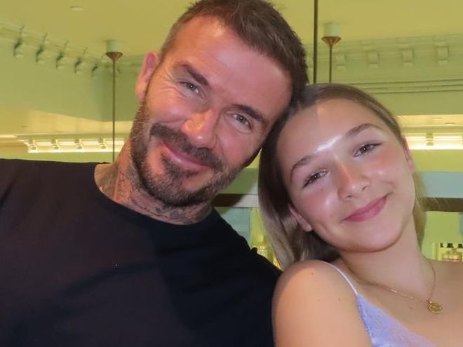 Девід Бекхем показав фото, де 12-річна дочка робить йому макіяж