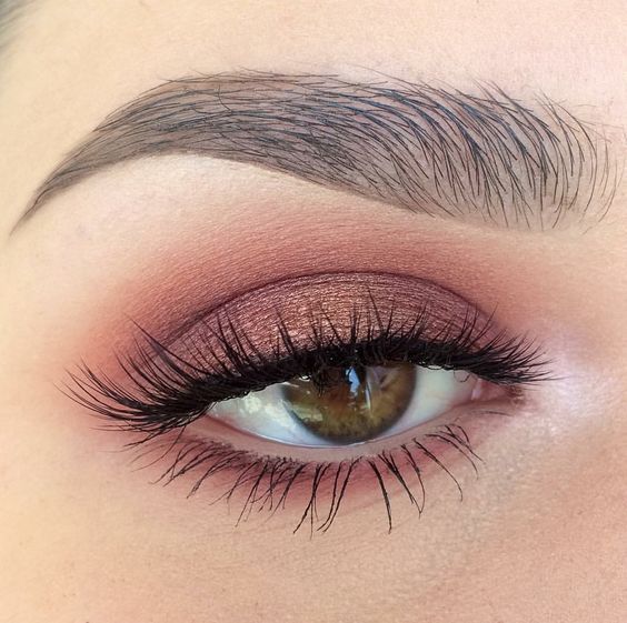 Макияж глаз: пудровый цвет