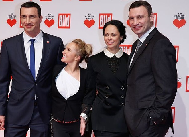 Ексдружина Віталія Кличка прокоментувала нове фото колишньої нареченої його молодшого брата