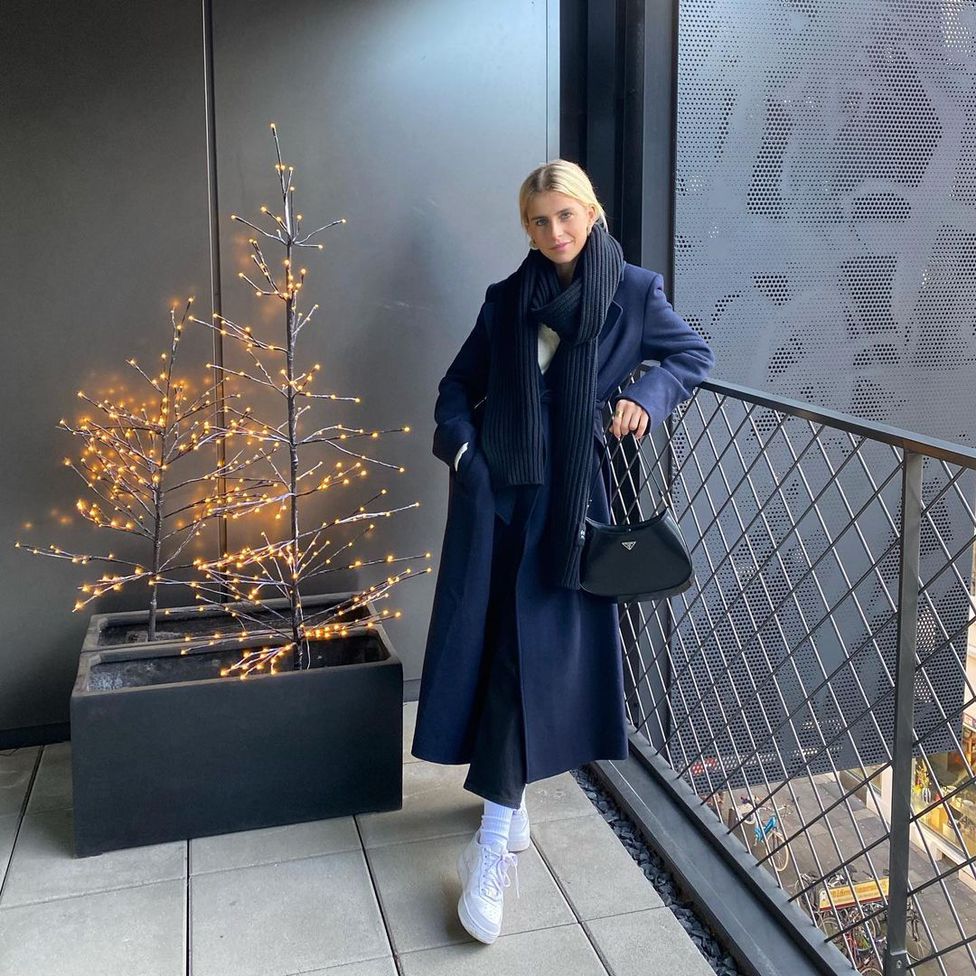 Насичений синій — універсальні кольори в гардеробі 2021