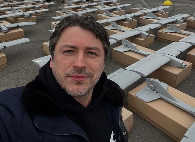 Мілла Йовович у вбранні українських брендів знялася у фотосесії для глянцю