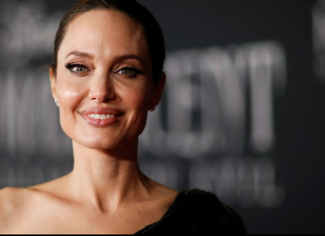 Нова робота та нова зачіска: Анджеліна Джолі похвалилася змінами у житті