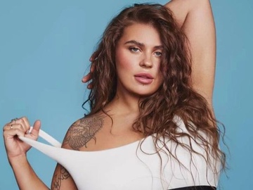 Солістка KAZKA Заріцька похизувалася новим тату на спині