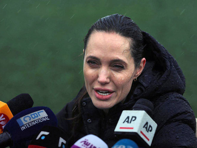 Анджеліна Джолі в таборі для біженців у Лівані