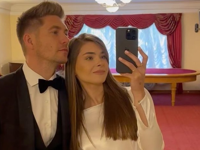 Третя дружина Остапчука вперше показала свідоцтво про їхній шлюб