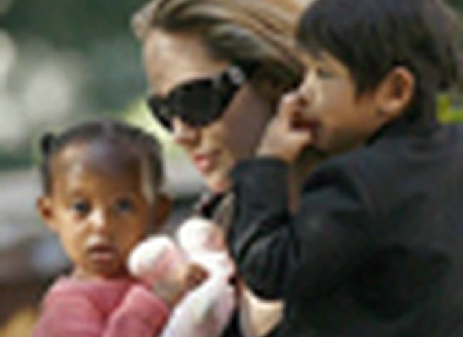 Анжелина Джоли с детьми
