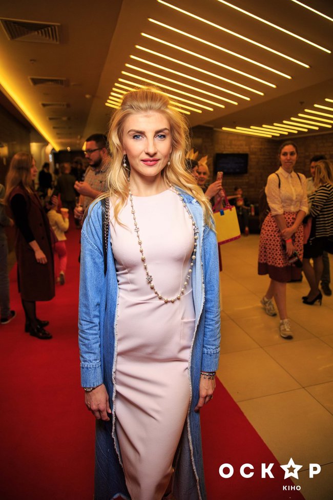 Аліса в Задзеркаллі прем'єра