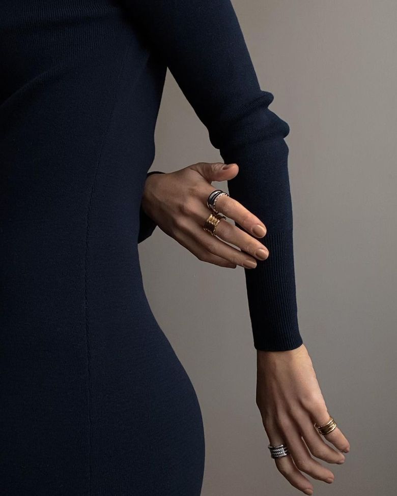 Насичений синій — універсальні кольори в гардеробі 2021