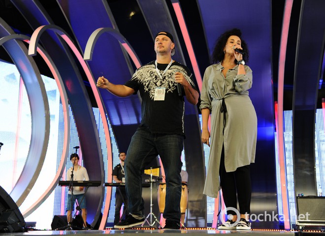 Настя Каменских в халате