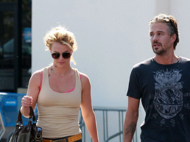 Спірс із тату-метелики