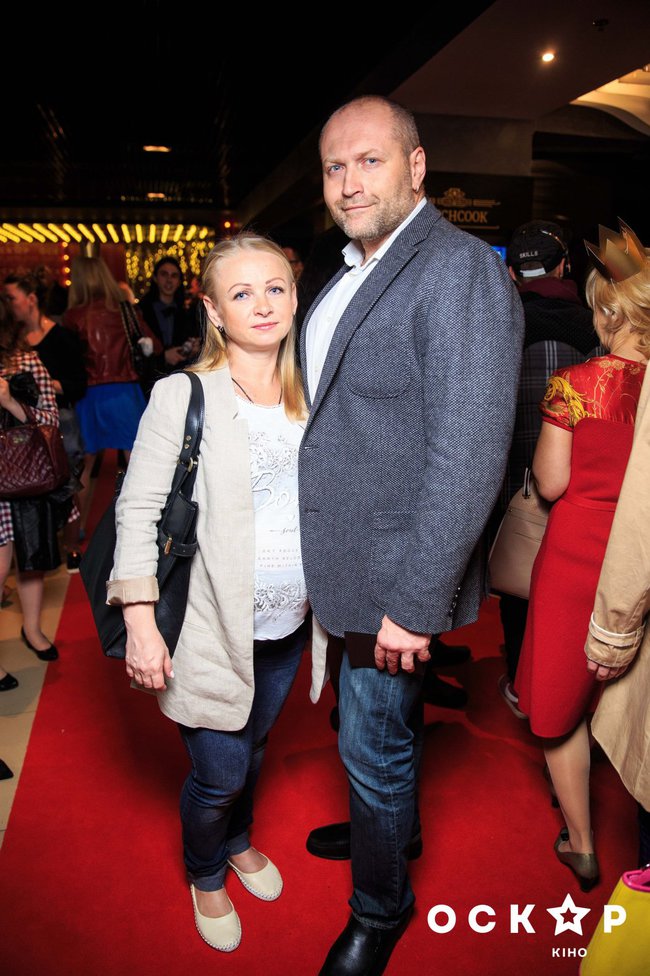 Аліса в Задзеркаллі прем'єра