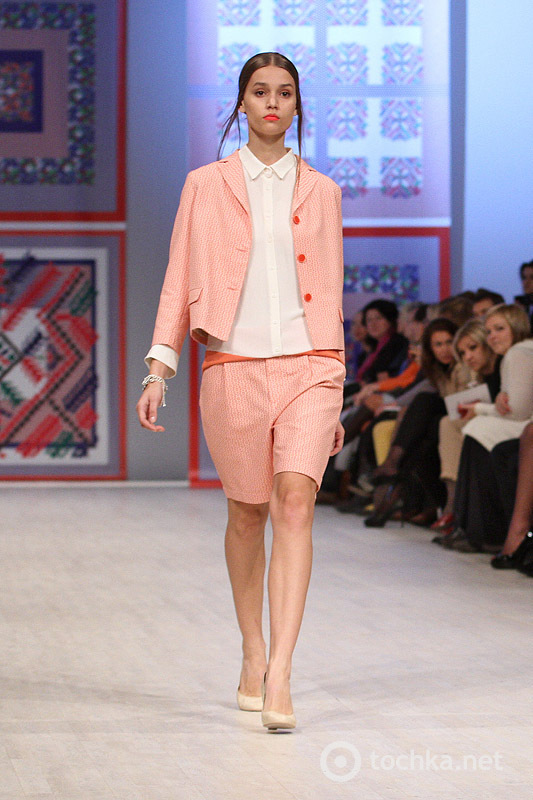 Показ POUSTOVIT 