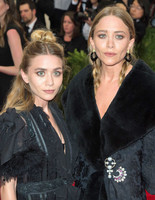 Мері-Кейт Олсен і Ешлі Олсен на Met Gala 2015