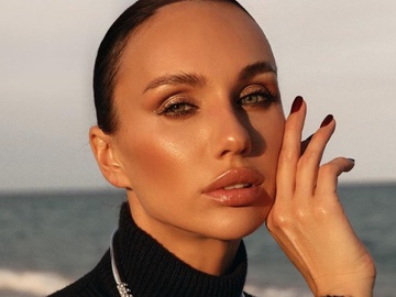 "Законно мати такий вигляд після пологів?": Варлей показалася в купальнику з малятком