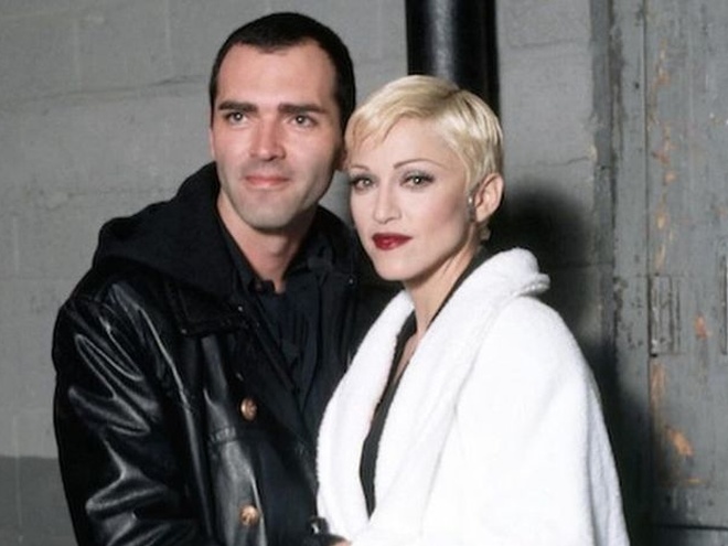 «Рада, що він більше не страждає»: Мадонна висловилася про смерть брата від раку