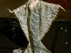 800 бриллиантов украшают японскую куклу