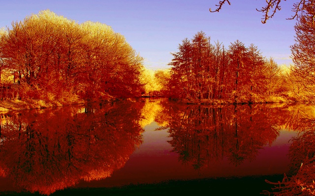 Осенние краски и вода