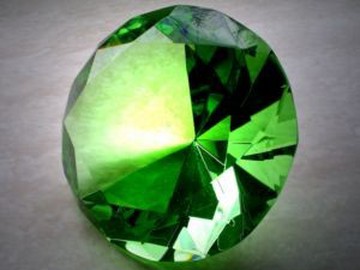 В Якутии нашли уникальный зеленый алмаз 